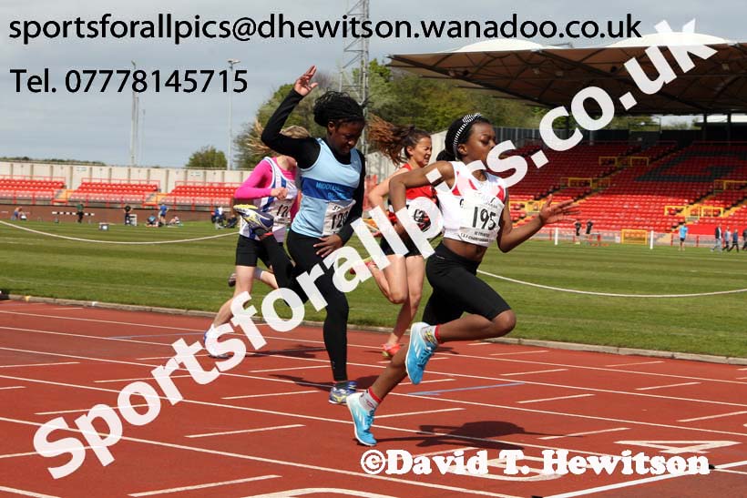 Girls under-13s 100 metres, North Eastern Track and Field Champs, Gateshead Stadium. Photo: David T. Hewitson/Sports for All Pics